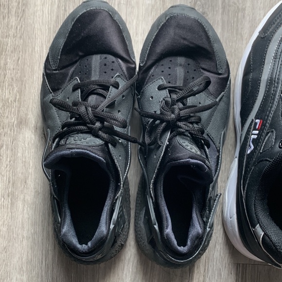 Sneaker Bundle Sale Nike Huarches and Filas - Picture 5 of 6